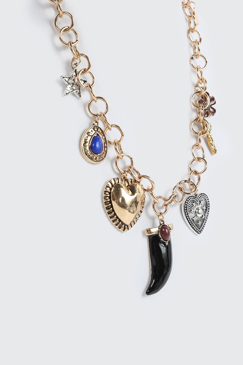 Collier à breloques multiples