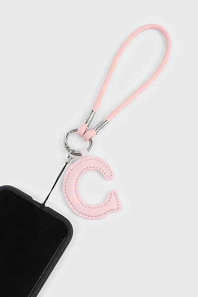 Breloque en faux cuir initiale C rose et sangle