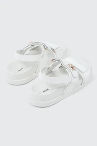 Sandales plates à bride arrière