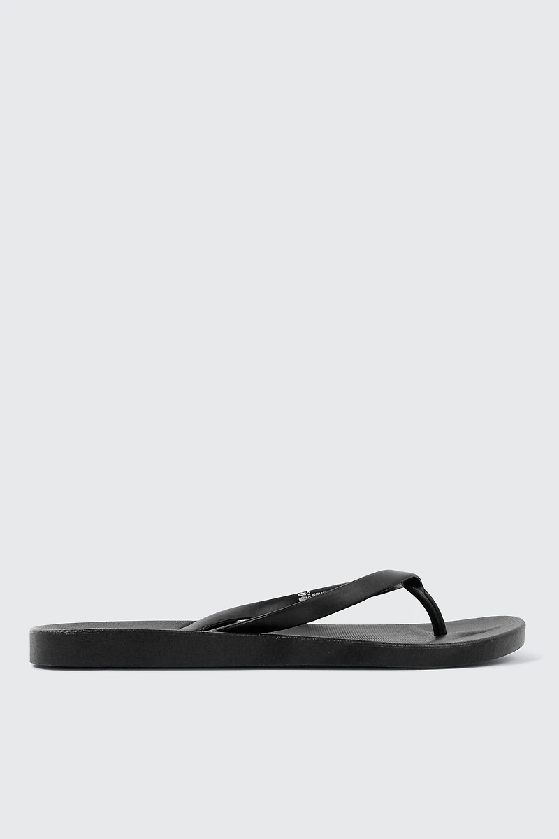 Ardene Solid Flip-Flops Sandals in Black | Size