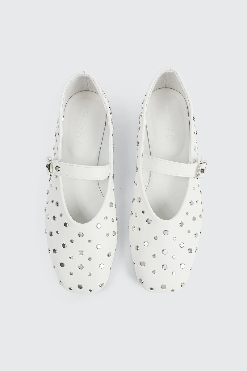 Talons plats Mary Jane à clous