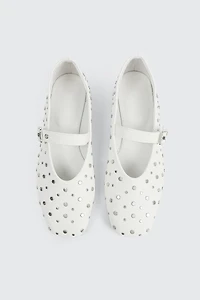 Talons plats Mary Jane à clous