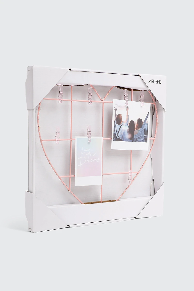 Cadre photo en cœur avec épingles