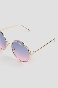 Lunettes de soleil rondes superposées