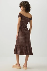 Robe midi smockée à épaules dégagées
