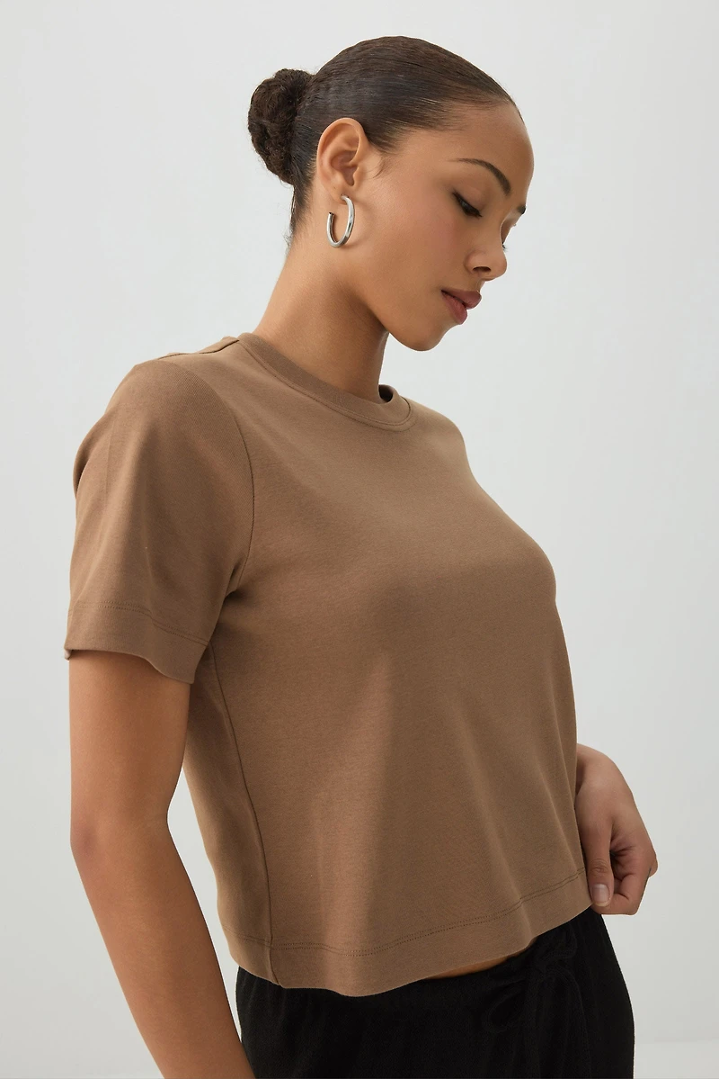 T-shirt court carré à col rond