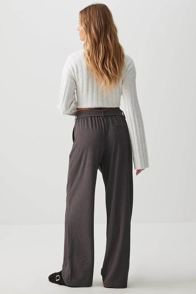 Pantalon à jambe large et ceinture nouée