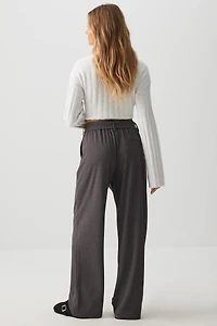 Pantalon à jambe large et ceinture nouée