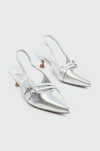 Escarpins à bride arrière et boucles doubles