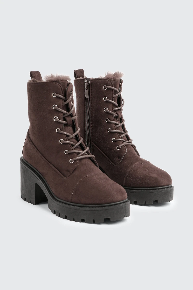 Bottes lacées doublées en fausse fourrure