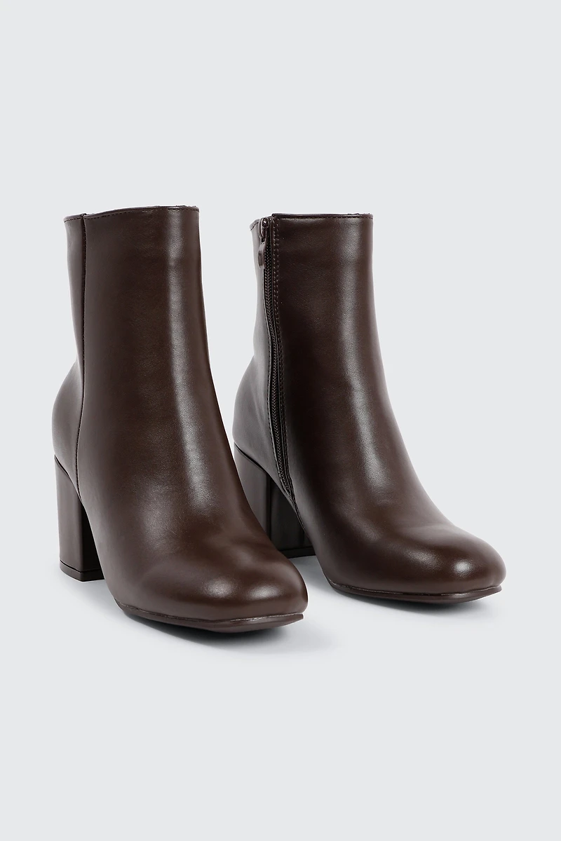 Bottillons en faux cuir à bout carré