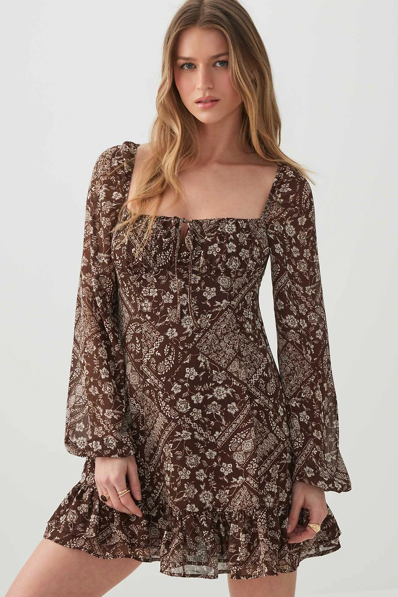 Robe courte à manches longues en mousseline