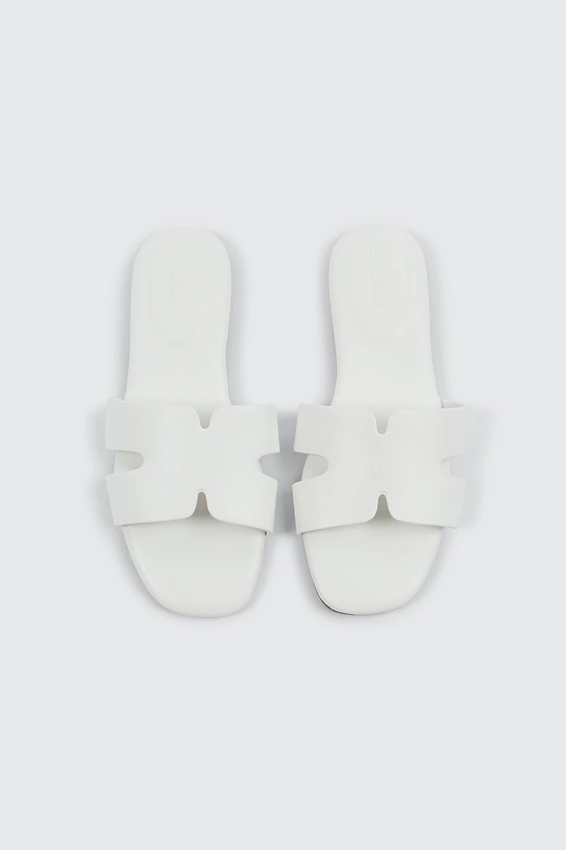 Sandales plates à bride en H