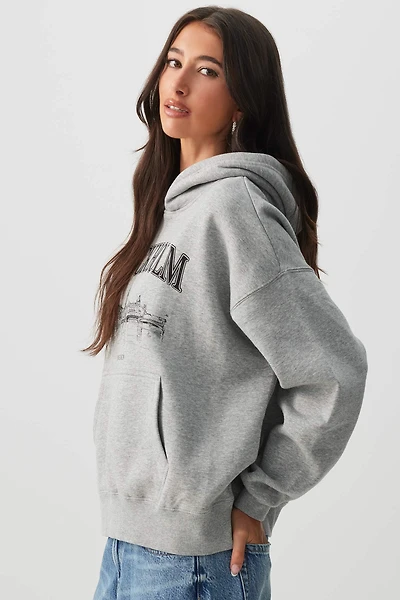 Chandail à capuchon ample imprimé