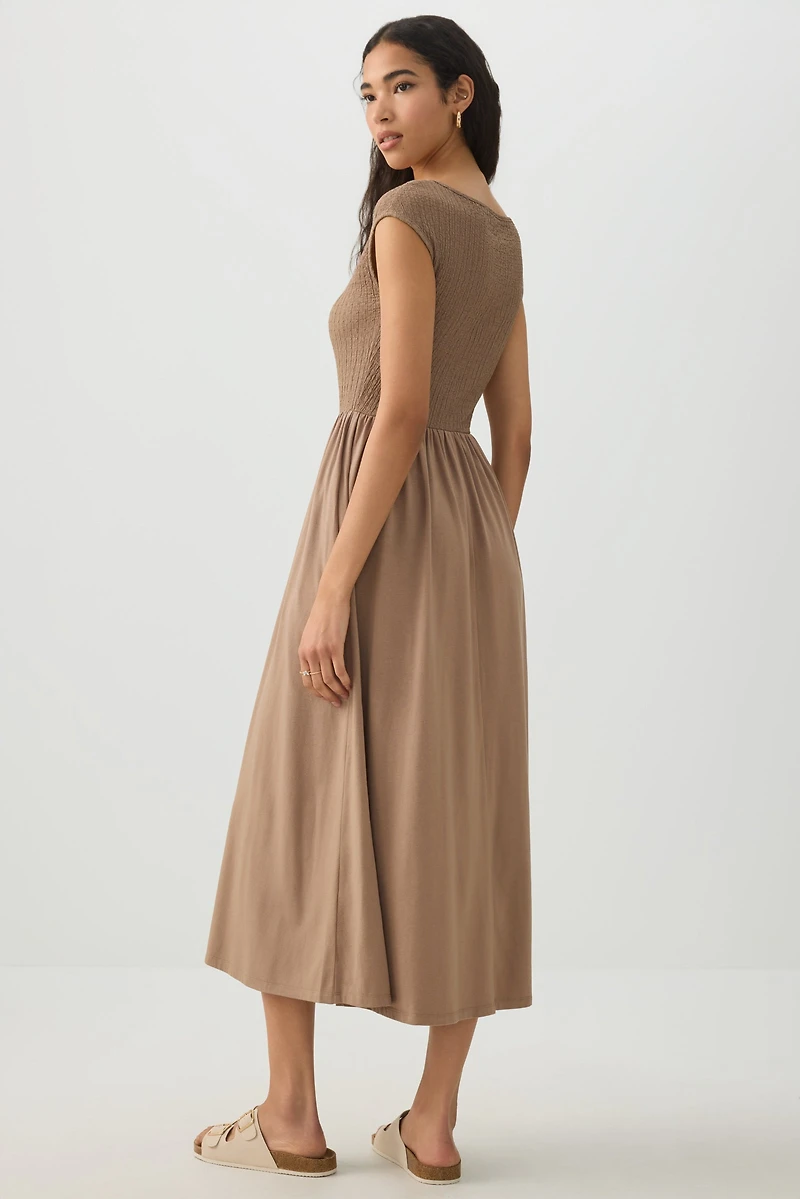 Robe midi à mancherons en tissu texturé