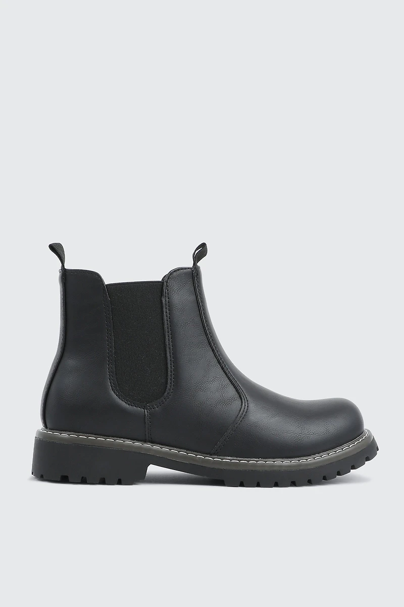 Ardene Chelsea Boots in Black | Size