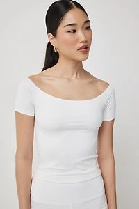 Haut court contour à épaules dénudées