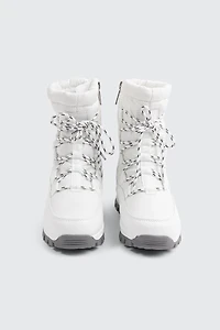 Bottes de neige lacées