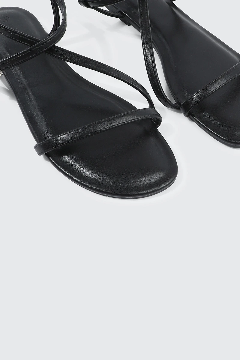 Sandales plates à brides fines