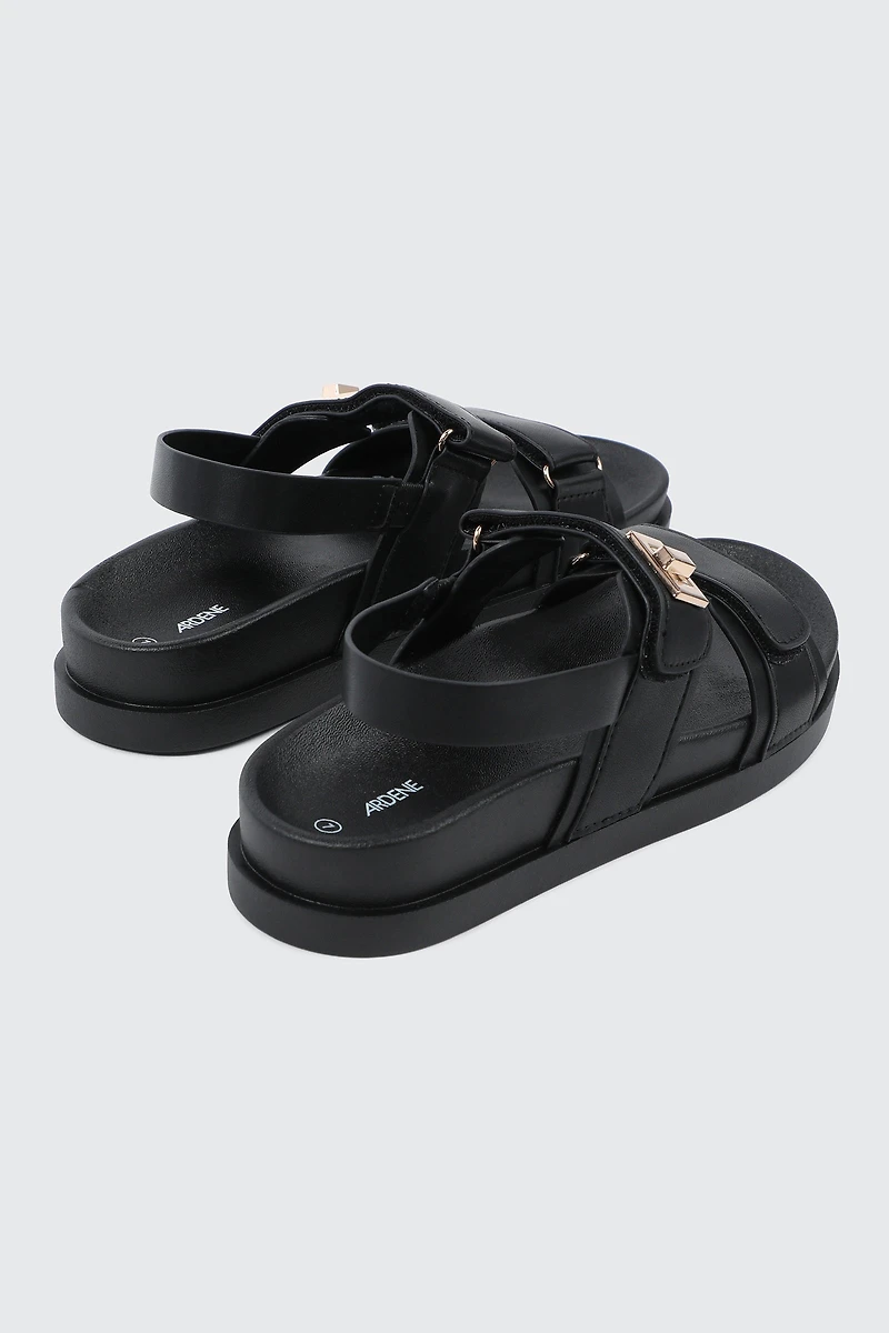 Sandales plates à bride arrière