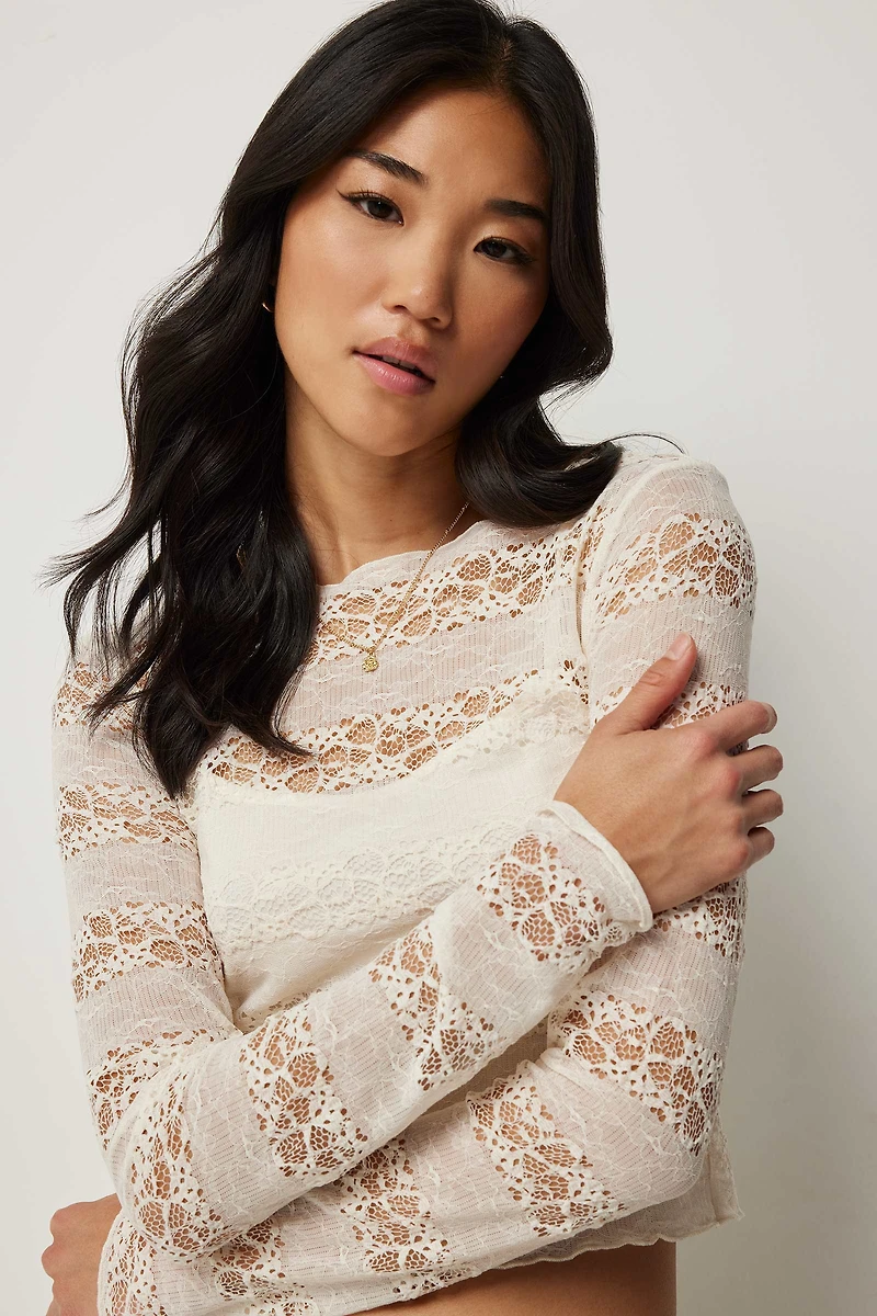 Haut à manches longues en dentelle avec doublure