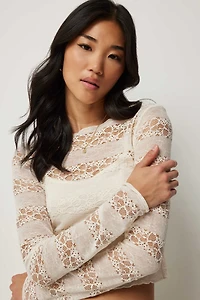 Haut à manches longues en dentelle avec doublure