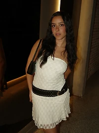 Robe courte sans bretelles en dentelle fleurie