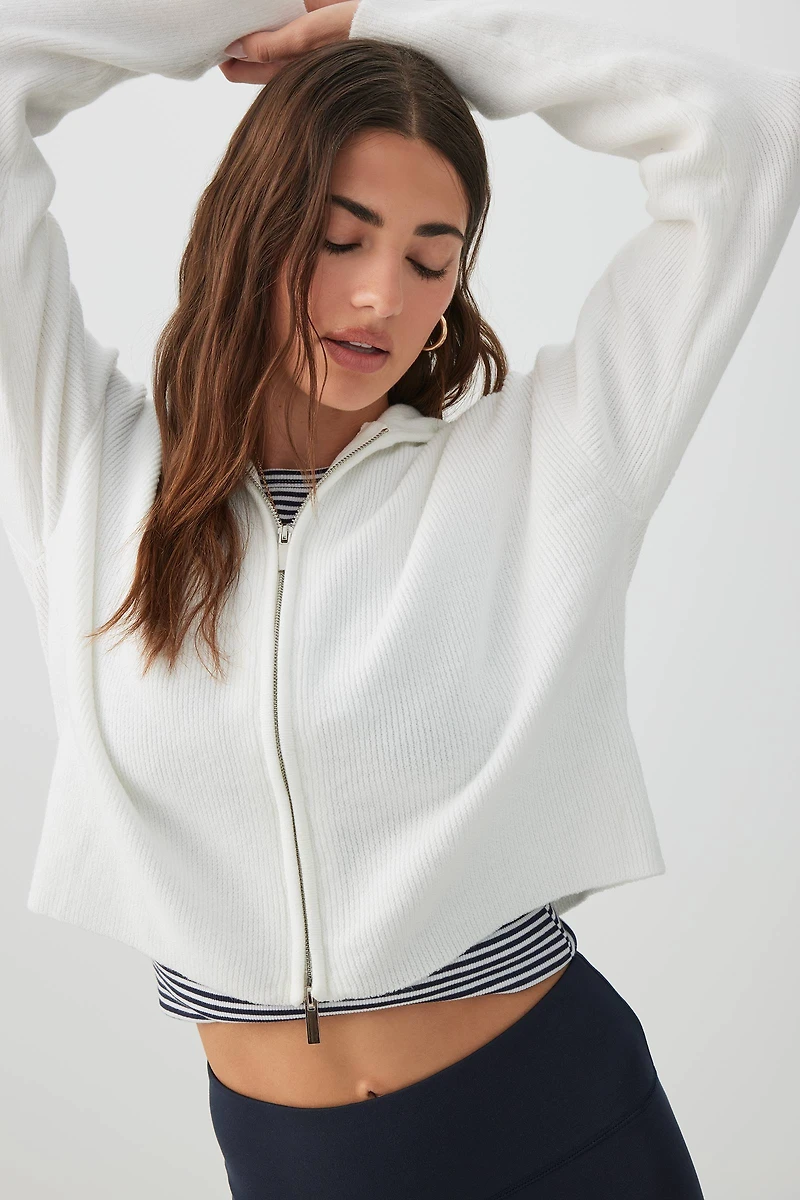 Chandail court à capuchon et glissière en tricot