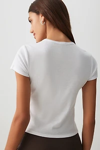 T-shirt court à détail d'écusson