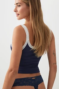 Culotte tanga en dentelle tout-aller