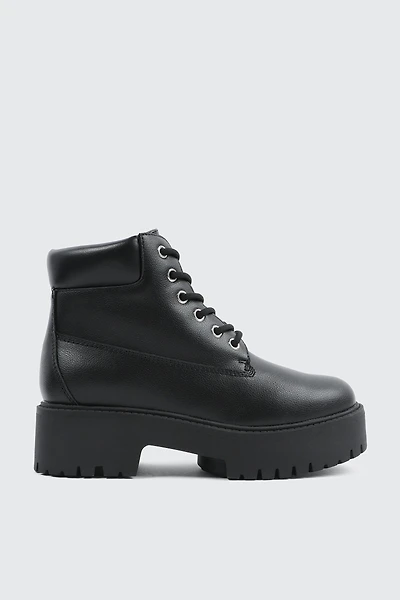 Ardene Faux Fur Lined Hiker Boots in | Size