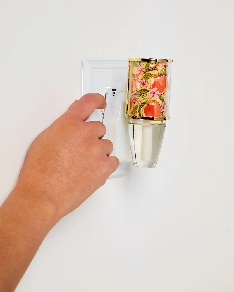 Vera Bradley Peach Scent Control™ Nightlight Wallflowers Fragrance Plug