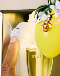 Bee on Lemon Scent Control™ Nightlight Wallflowers Fragrance Plug