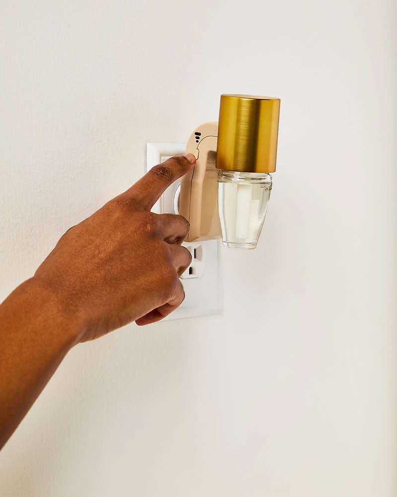 Brass Metallic Scent Control™ Wallflowers Fragrance Plug