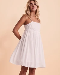 Robe nouée au dos