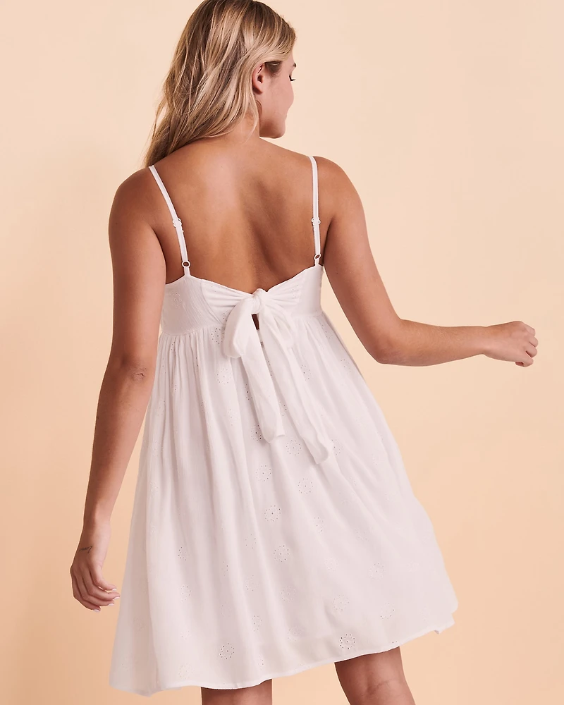 Robe nouée au dos