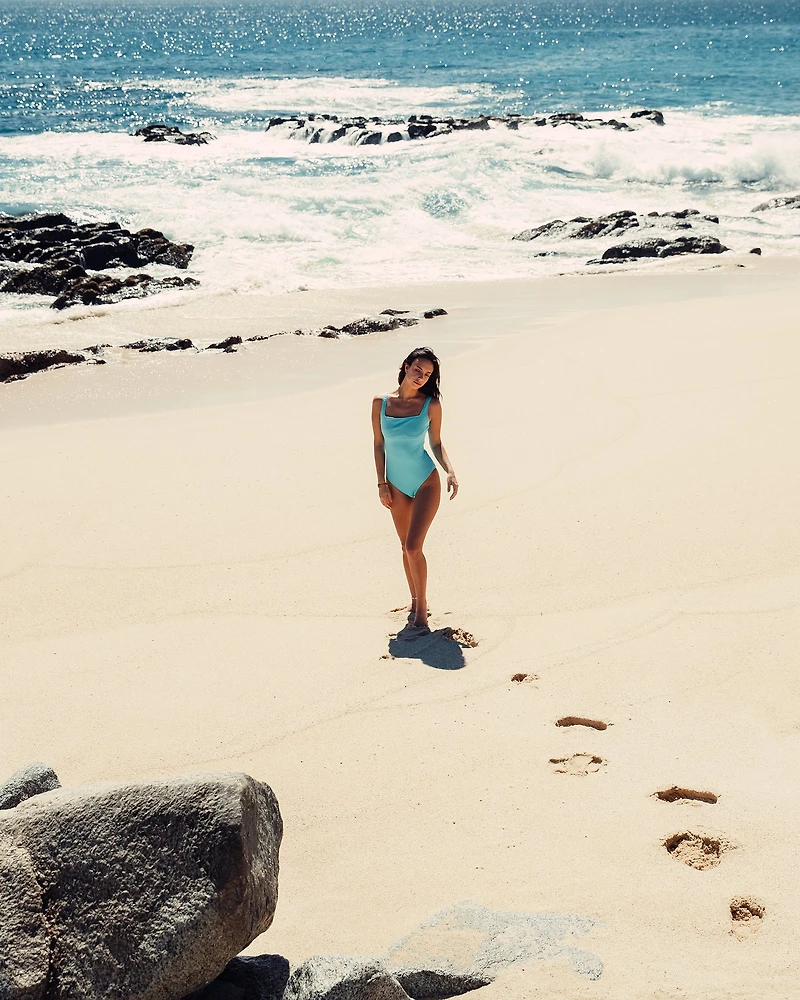 WALK THE LINE Square Neck One-piece Swimsuit