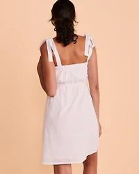 Robe nouée à l'épaule œillet