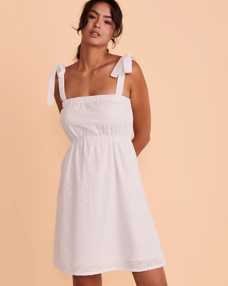 Robe nouée à l'épaule œillet