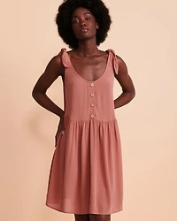 Robe nouée aux épaules