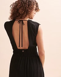 Robe plongeante à manches courtes