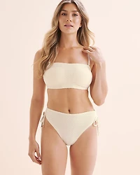 Bas de bikini coupe échancrée en crochet