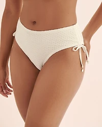 Bas de bikini coupe échancrée en crochet