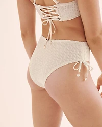 Bas de bikini coupe échancrée en crochet