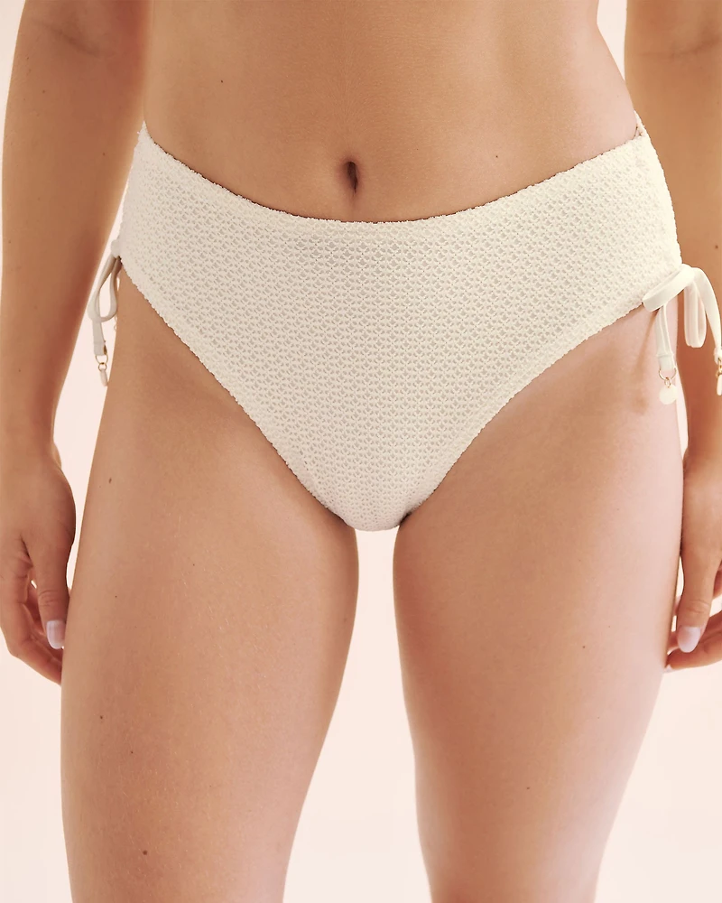 Bas de bikini coupe échancrée en crochet