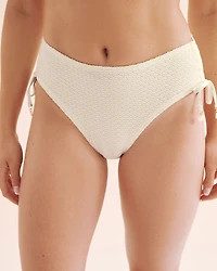 Bas de bikini coupe échancrée en crochet