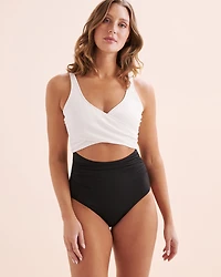 Maillot une-pièce enveloppant classique