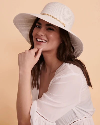 Chapeau avec chaîne
