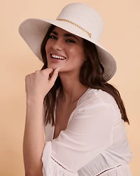 Chapeau avec chaîne
