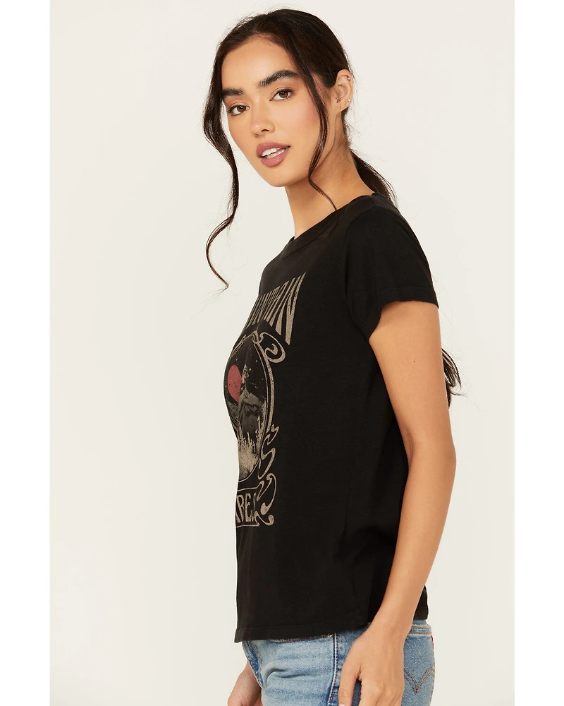 Shyanne Women's Mountain Vibe Short Sleeve Graphic Tee